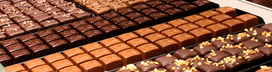 CHOCOLAT DE NOEL - COFFRET HAUT 5 SPECIALITES DE CHOCOLAT ARTISANAL -  COFFRET CADEAU - COFFRET GOURMAND - BOITE DE CHOCOLAT - 870G : :  Epicerie