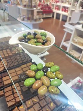 Olives de Provence en chocolat dragées originales à déguster